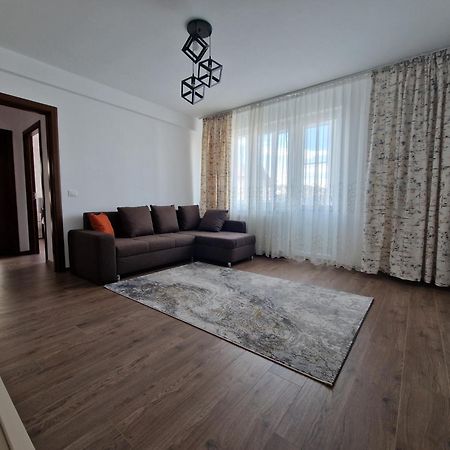 Downtown Apartment Ramnicu Valcea Luaran gambar