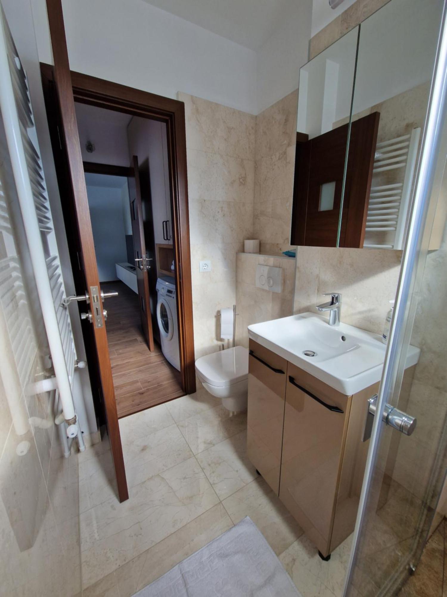 Downtown Apartment Ramnicu Valcea Luaran gambar