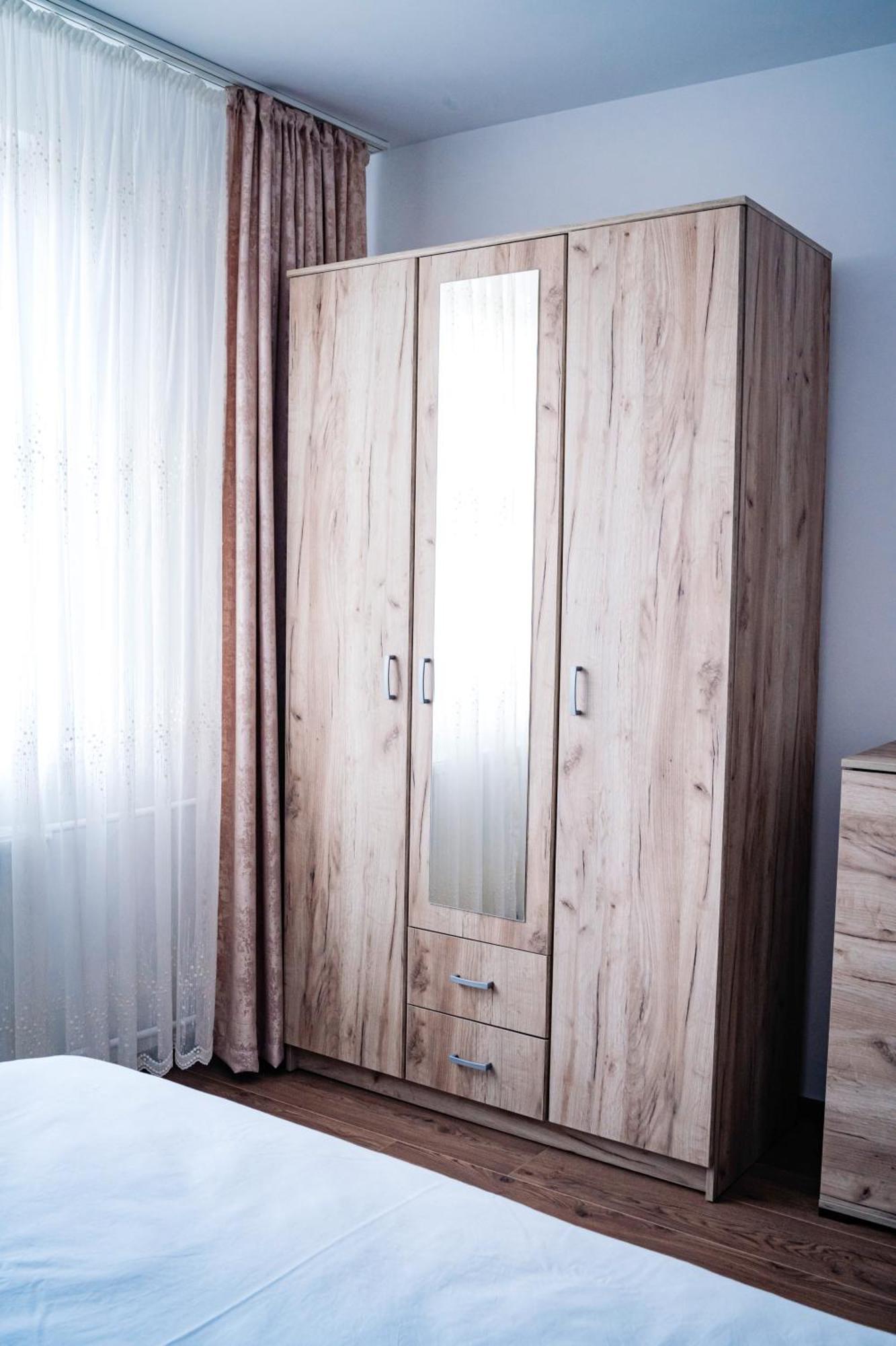 Downtown Apartment Ramnicu Valcea Luaran gambar